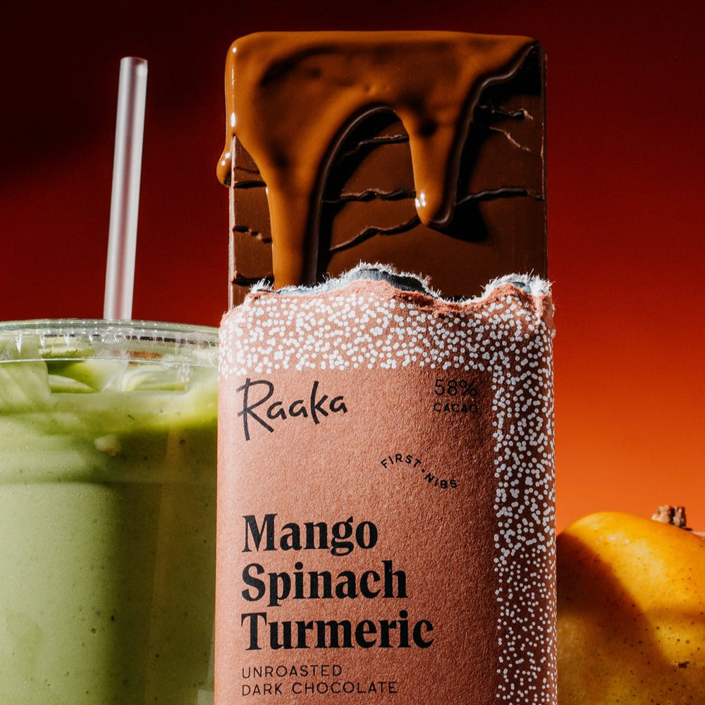 Mango Spinach Turmeric bar with smoothie